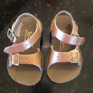 Salt water sandals surfer size 5 rose gold
